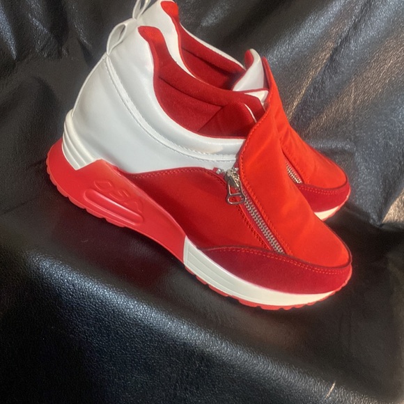 Red and white womens size 41 (9 1/2) shoes - Picture 3 of 8